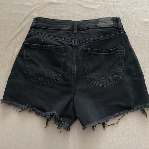 American Eagle Black Highest Rise Mom Shorts - Picture 4 of 4